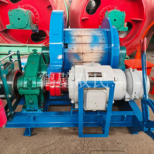 鑿井絞車廠家生產(chǎn)的JT-0.8×0.6P礦用提升絞車發(fā)貨！